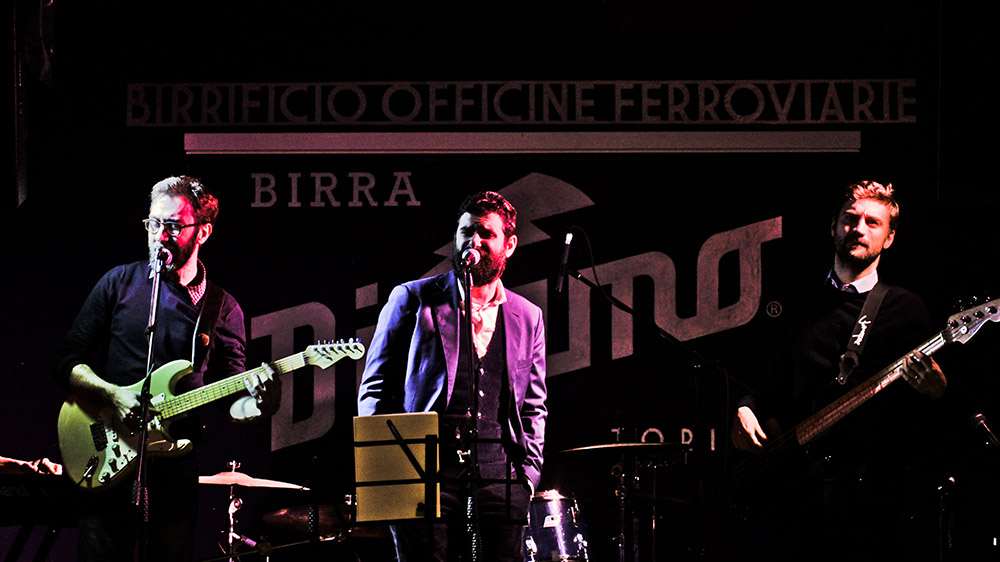 Luciano De Blasi e I Sui Generis Luciano De Blasi e I Sui Generis